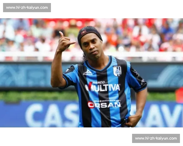 小罗携大罗、维尼修斯亮相 Nike 活动:传奇与新星跨代际传递足球正能量 小罗携大罗、维尼修斯亮相 Nike 活动:传奇与新星跨代际传递足球正能量